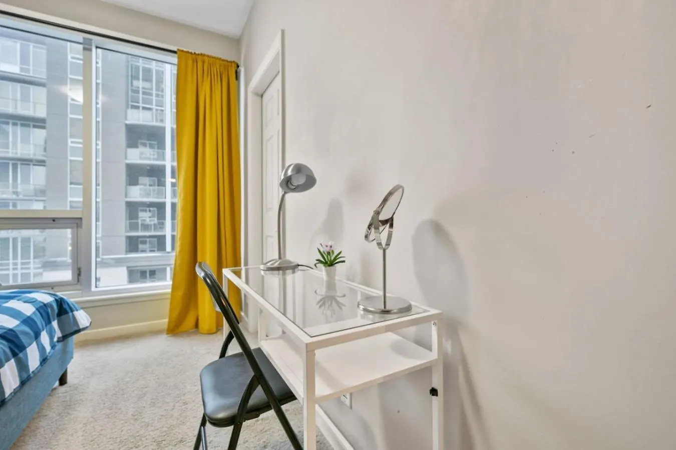 The Urban Peak On The 19Th Floor Of The Alura Apartment Calgary Canada