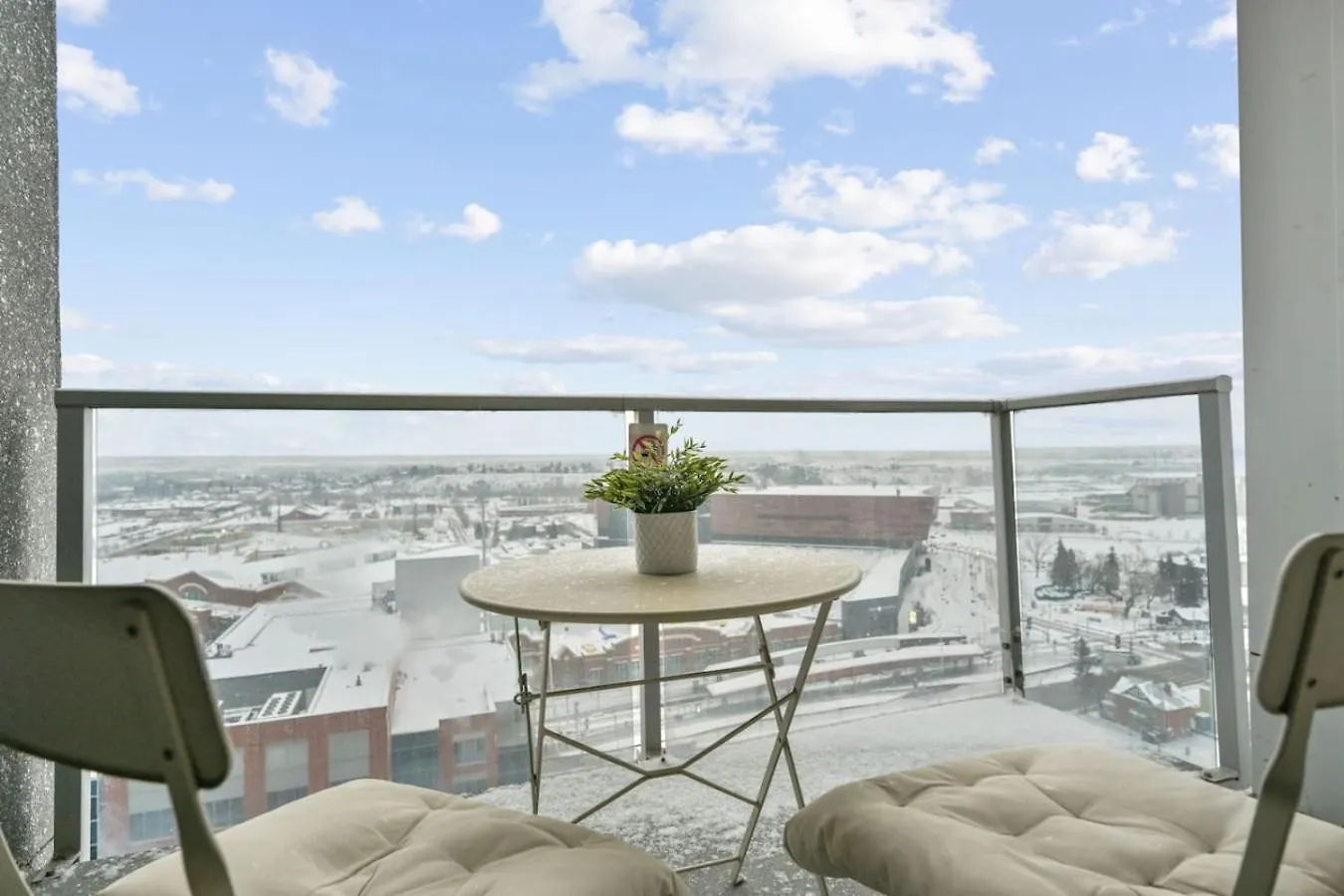 The Urban Peak On The 19Th Floor Of The Alura Apartment Calgary Canada