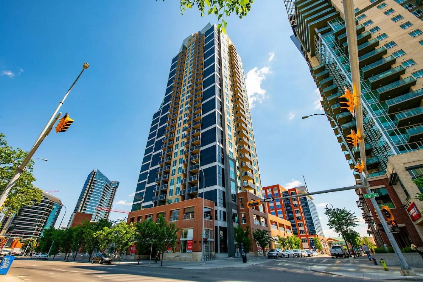 The Urban Peak On The 19Th Floor Of The Alura Apartment Calgary Canada