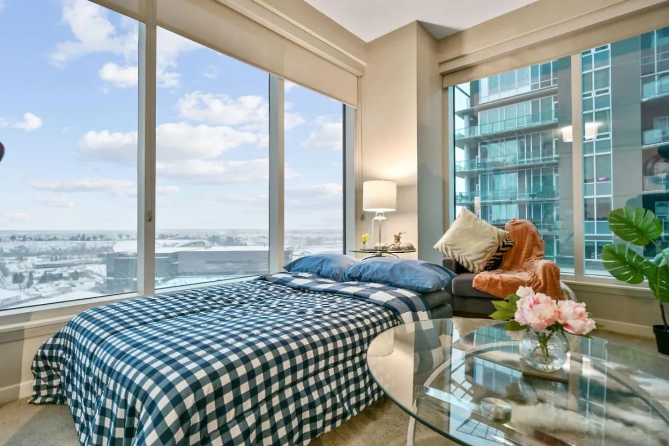The Urban Peak On The 19Th Floor Of The Alura Apartment Calgary